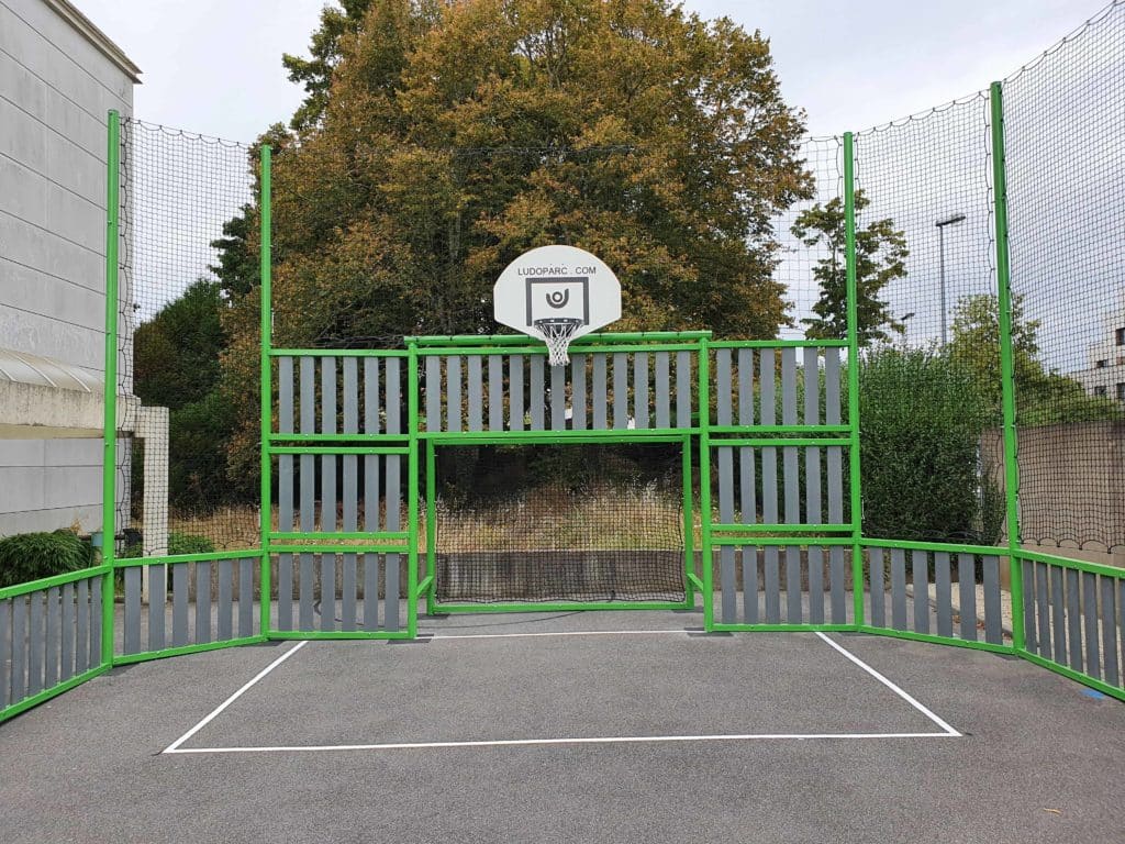 terrain multisports dans un collège à Nantes